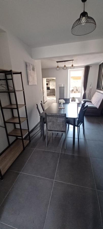 De La Fecleval 6 Personnes Proche Du Puy Dufou Holiday home