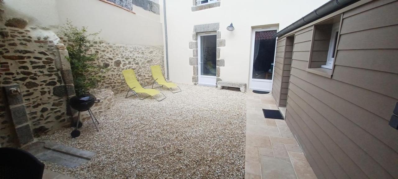 De La Fecleval 6 Personnes Proche Du Puy Dufou Holiday home *